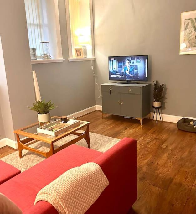 Large 2 Bedroom, Ground Floor Flat, Close To EDI